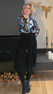 Birta tvílitur svört og silfurgræn