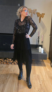 Birta, tvílitur svartur og munstraður