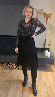 Birta, tvílitur svartur og munstraður