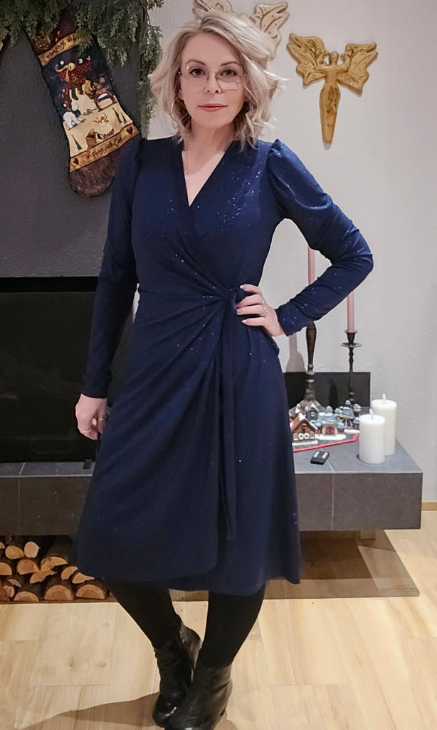 Kristín wrap-kjóll blár glimmer