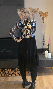 Birta tvílitur svört og silfurgræn